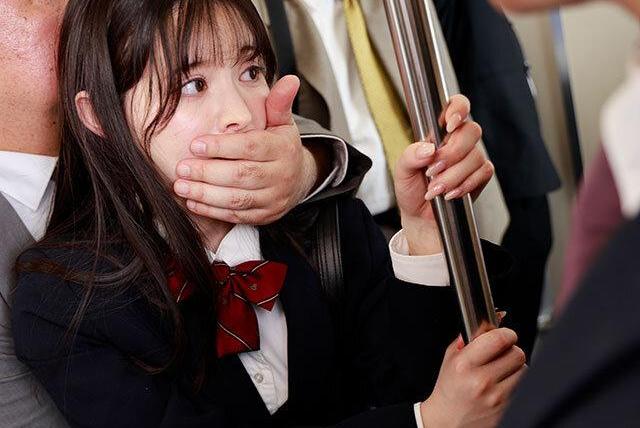 アイドル級制服美少女が痴漢に目覚め…公然お漏らし絶頂の羞恥快楽にハマりだだ漏れ失禁！