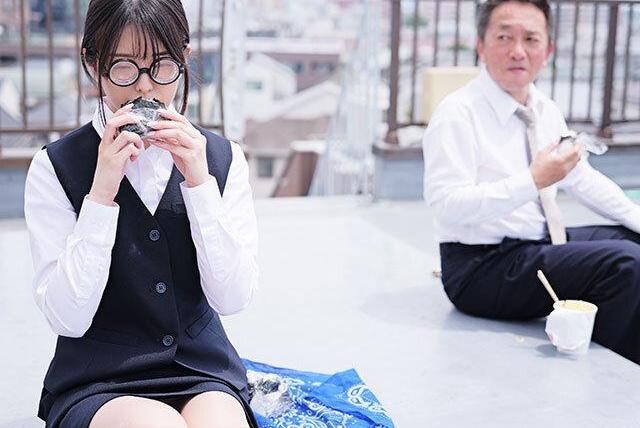 クサコアラサー喪女の豹変…風呂上がりメガネ外し可愛くエロく社内で一人じめしようとする♡