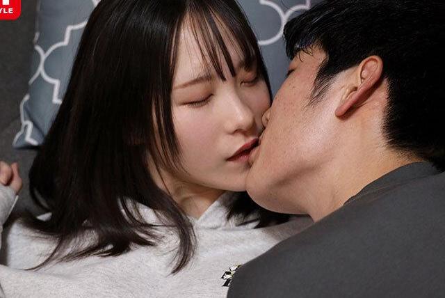 ヤリサー男達の雑寝取られ…大切彼女がノリノリSEXでピースする屈辱興奮！